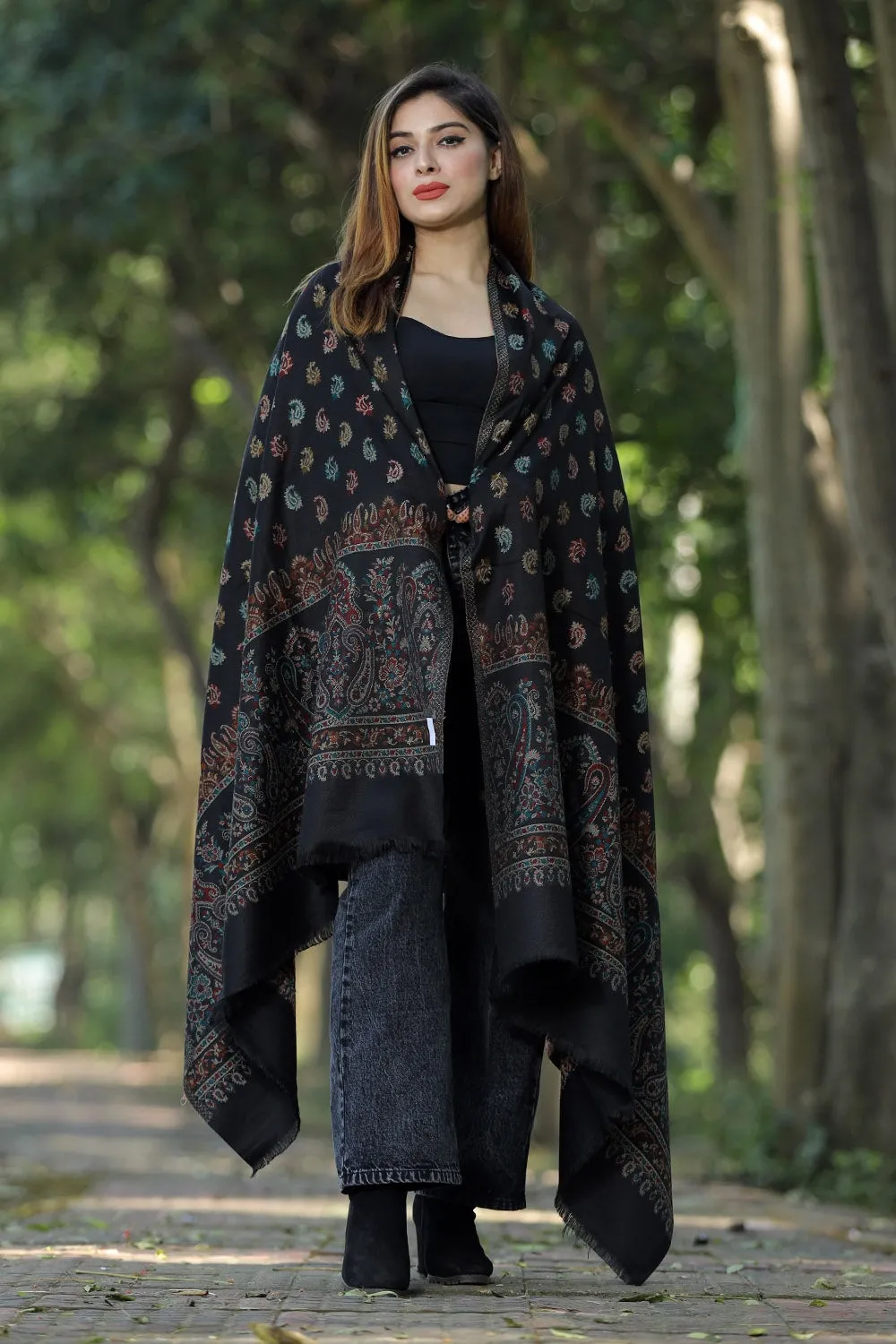 BLACK COLOUR  SHAWL WITH ZARI & KANI WORK DEFINES ROYAL AND LUXURIOUS EXTREMELY COMFORTABLE FOR ALL EVENTS