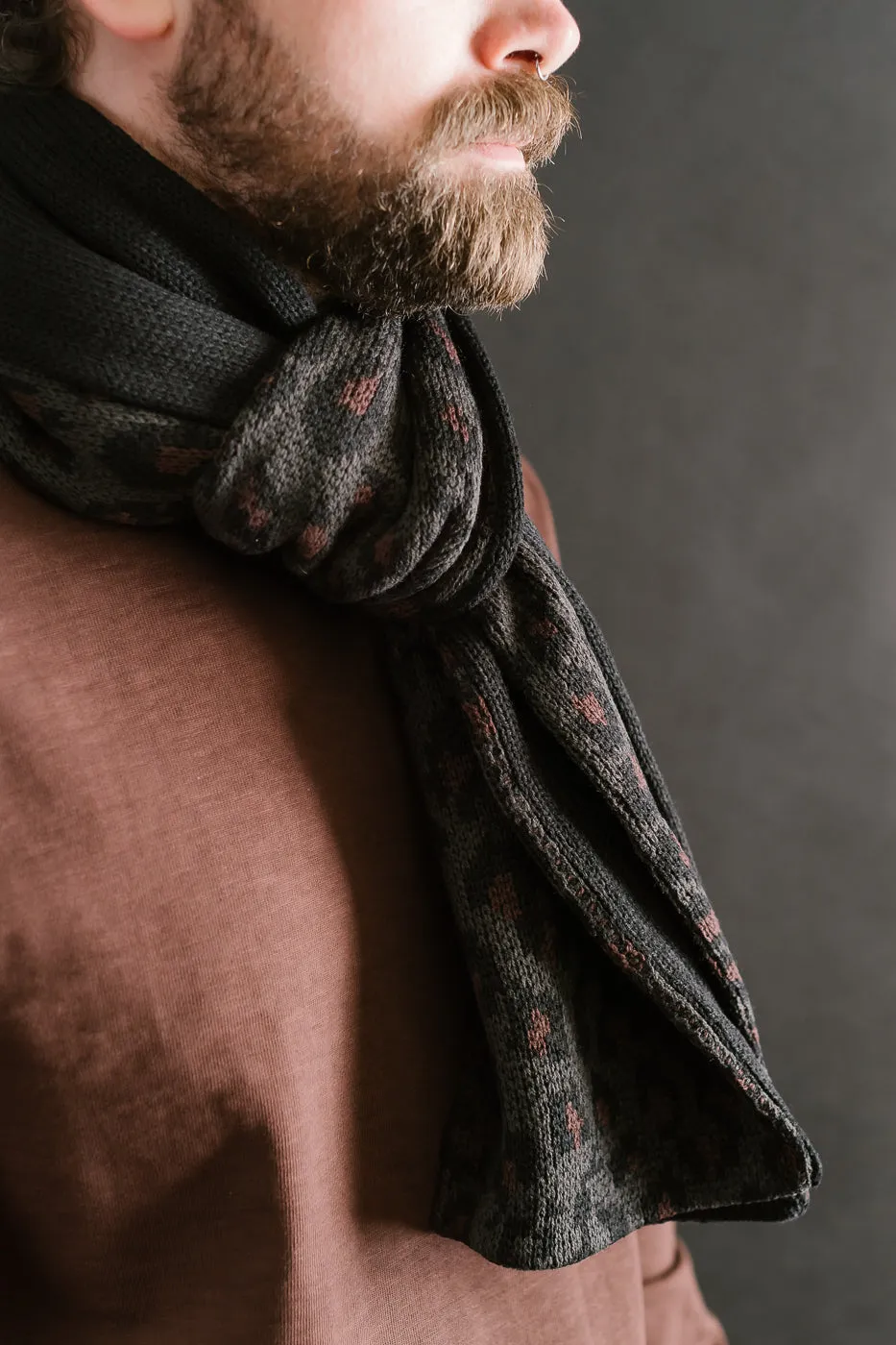 R5076 - Reversible Leopard Chunky Muffler Scarf - Charcoal